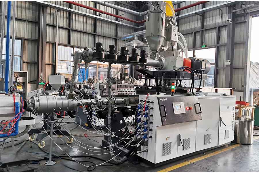 PPR HDPE 20-110mm 3 capas máquina de fabricación de tubos puesta en marcha en fábrica